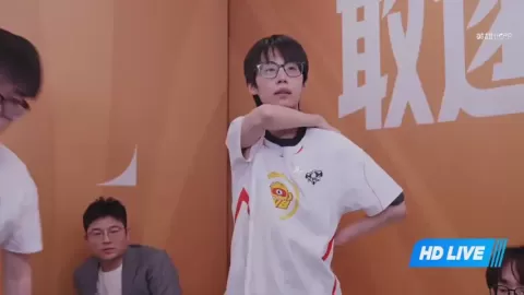 Poster siaran 北京WB VS 上海EDG.M